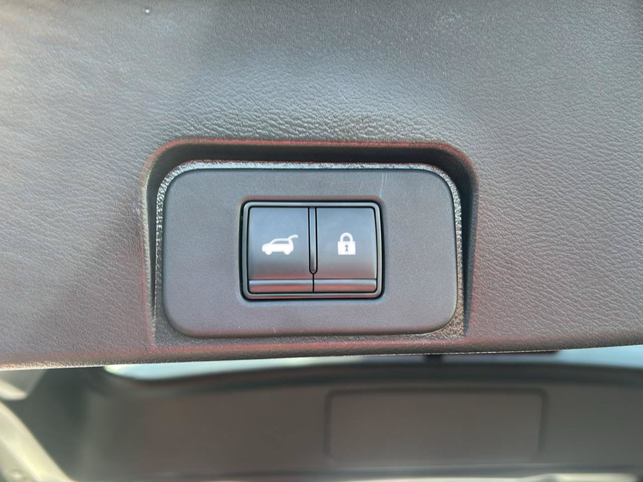 Used 2023 Nissan Rogue SV w/ SV Premium B Package FWD image 14