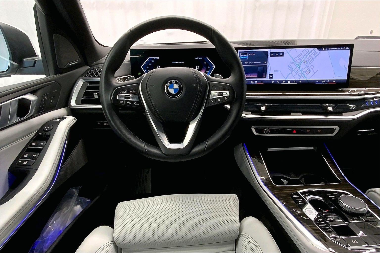 Used 2024 BMW X5 xDrive40i w/ Premium Package AWD/4WD image 13