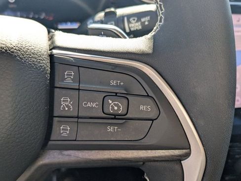 Used 2023 Jeep Grand Cherokee L Limited w/ Luxury Tech Group II AWD/4WD image 28