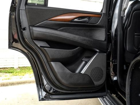 Used 2019 Cadillac Escalade Luxury AWD/4WD image 51