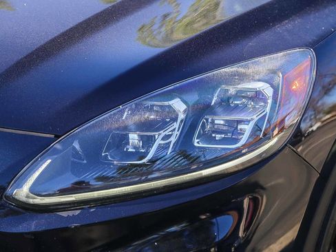 Used 2021 Ford Escape Titanium image 7