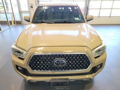Used 2018 Toyota Tacoma TRD Off-Road w/ Technology Package AWD/4WD image 2