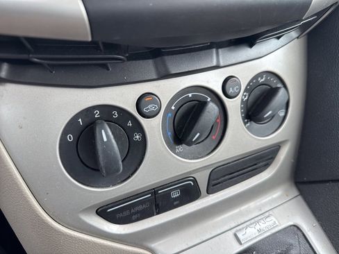 Used 2014 Ford Focus SE image 9