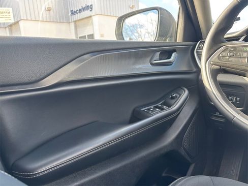 Used 2023 Jeep Grand Cherokee L Laredo image 19