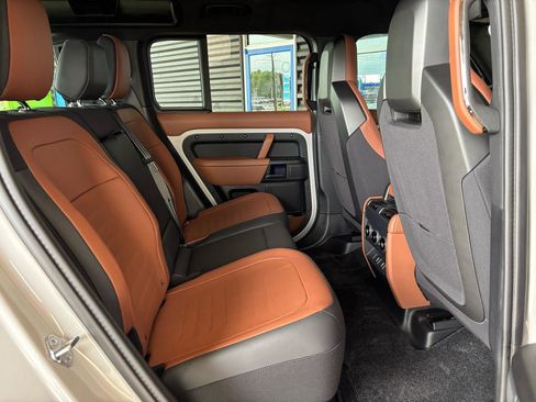 Used 2026 Land Rover Defender 110 image 43