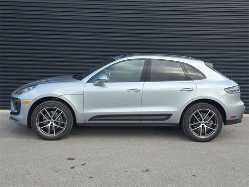 Used 2025 Porsche Macan image 2
