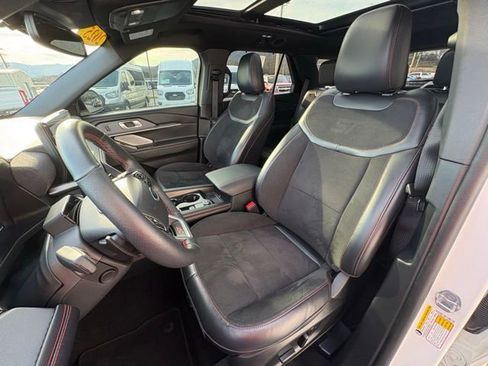 Used 2025 Ford Explorer ST image 29
