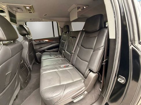 Used 2017 Cadillac Escalade ESV Premium Luxury RWD image 35