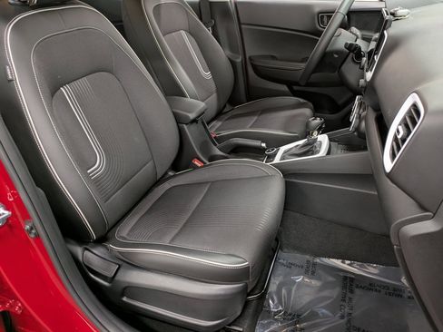 Used 2023 Hyundai Venue Limited image 28