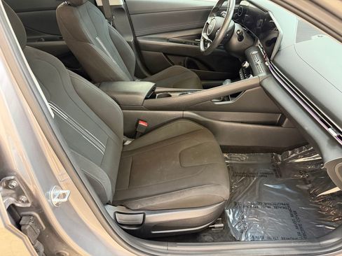 Used 2025 Hyundai Elantra SEL FWD image 23