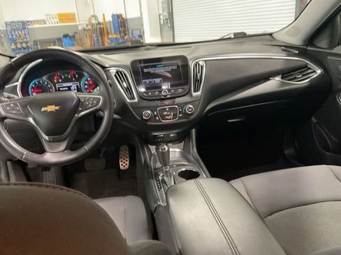 Used 2017 Chevrolet Malibu LT FWD image 20