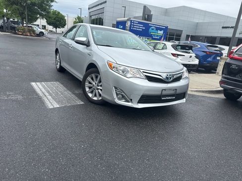 Used 2012 Toyota Camry XLE w/ Leather Pkg FWD image 1