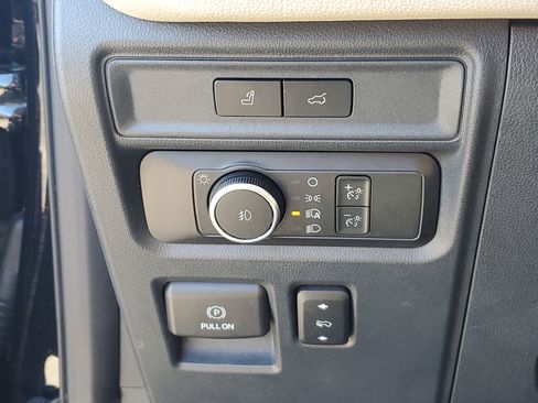 Used 2022 Ford Expedition Max Limited image 17