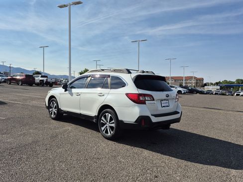 Used 2018 Subaru Outback 2.5i Limited AWD/4WD image 3