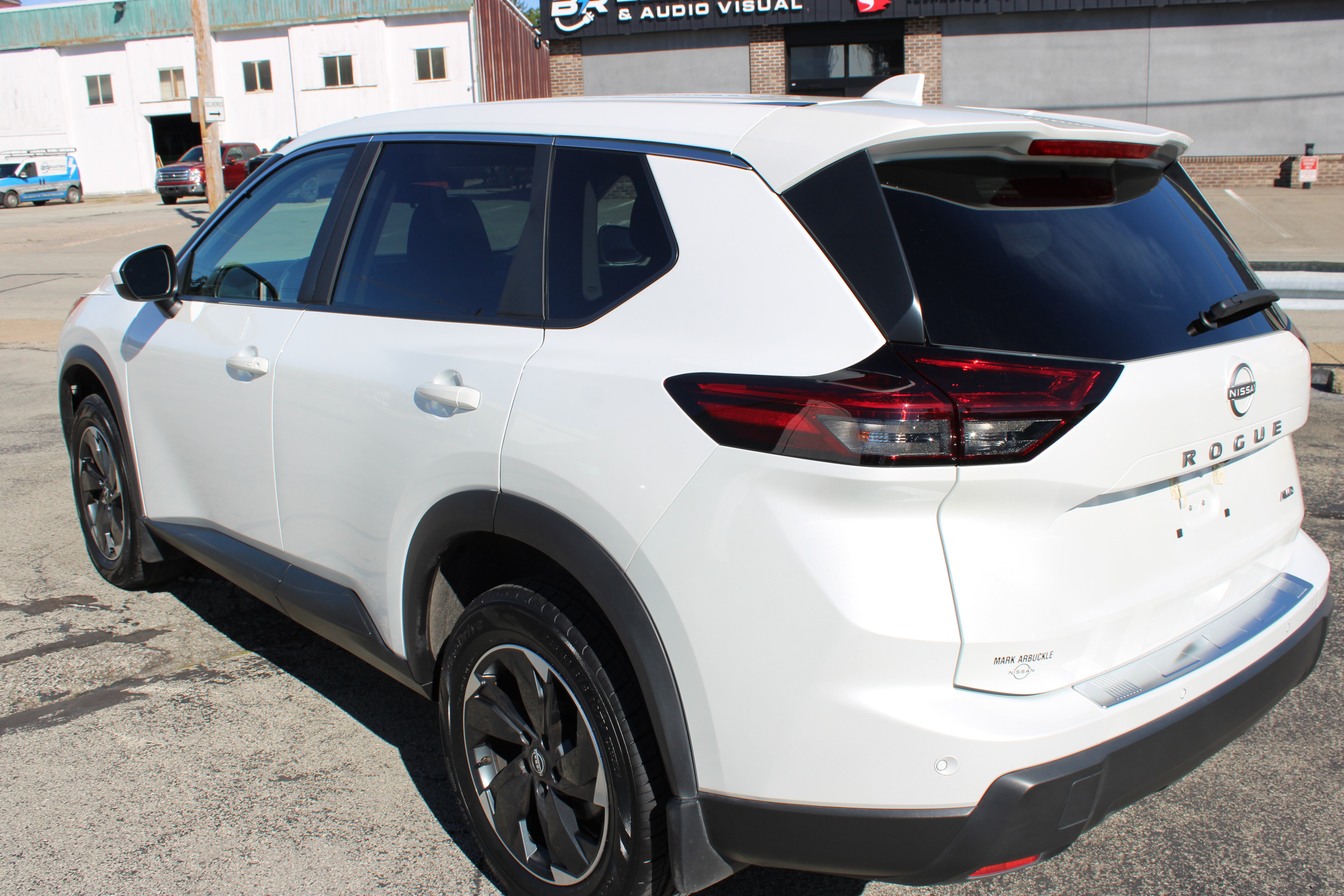 Certified 2025 Nissan Rogue SV AWD/4WD image 3