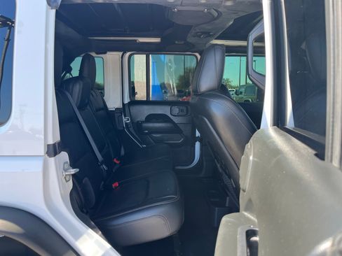 Used 2021 Jeep Wrangler Unlimited Rubicon w/ Trailer Tow Package image 18