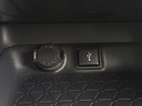 Used 2021 Toyota RAV4 XLE Premium image 23