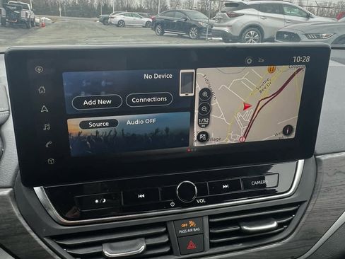 Used 2024 Nissan Altima 2.5 SV w/ SV Premium Package image 9