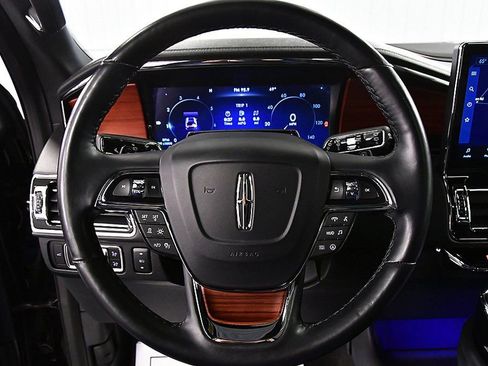 Used 2023 Lincoln Navigator Reserve image 18