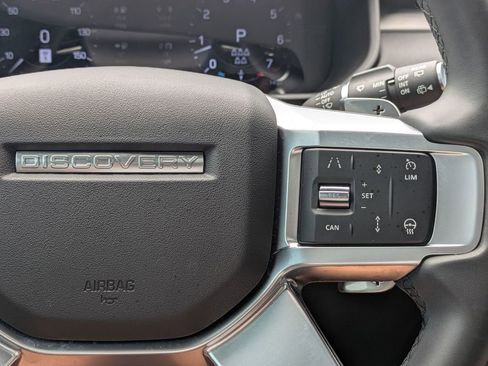 Used 2024 Land Rover Discovery Dynamic SE AWD/4WD image 18