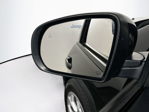 Used 2024 Jeep Compass Latitude image 16