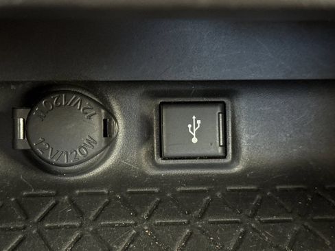 Used 2021 Toyota RAV4 LE FWD image 31