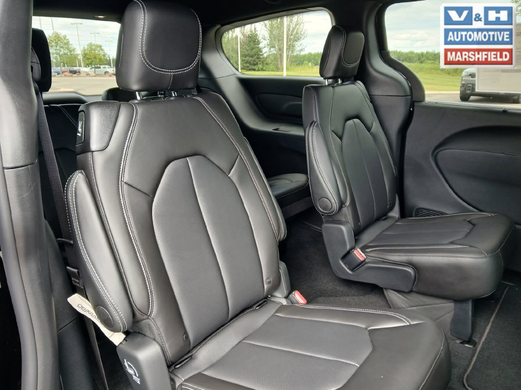New 2027 Chrysler Pacifica Select FWD image 34