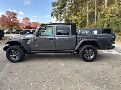 Used 2024 Jeep Gladiator Mojave w/ Convenience Group image 8