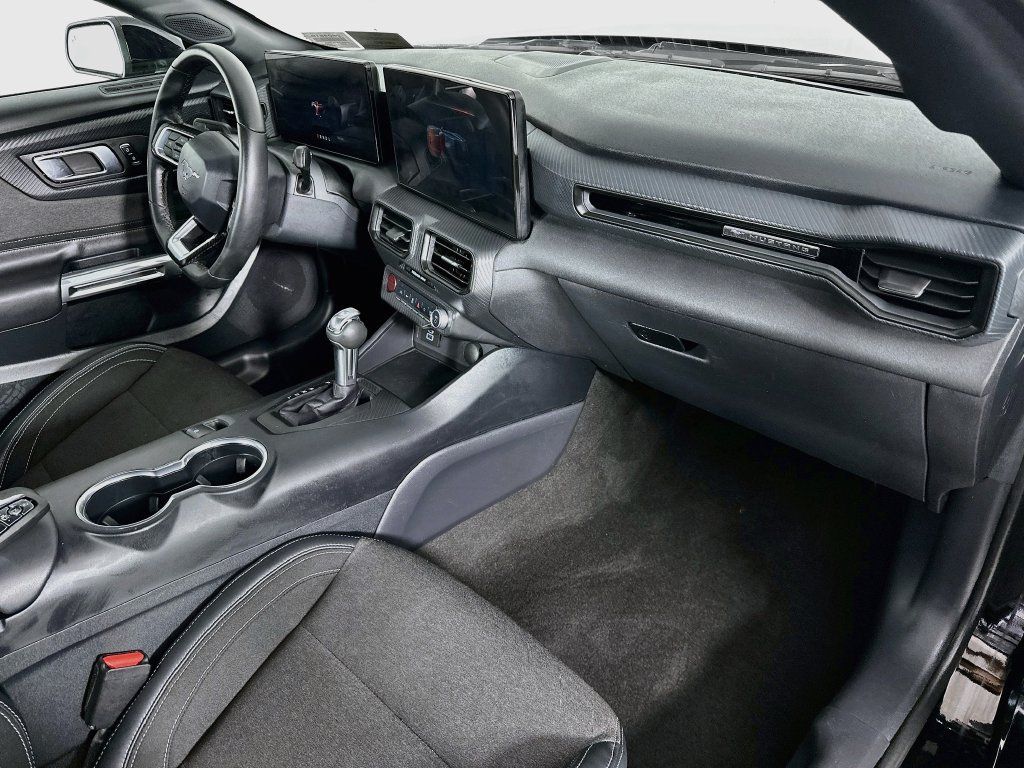 Used 2026 Ford Mustang Coupe RWD image 31