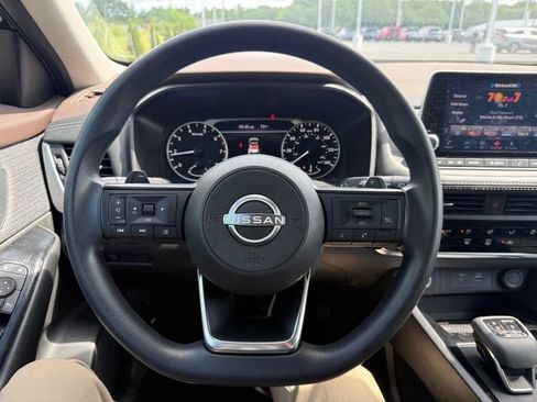Used 2023 Nissan Rogue S AWD/4WD image 11