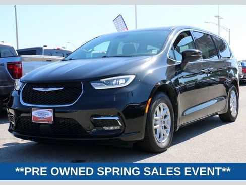 Used 2023 Chrysler Pacifica Touring-L FWD image 1