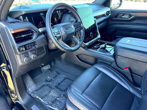 Used 2025 GMC Yukon XL Denali image 11