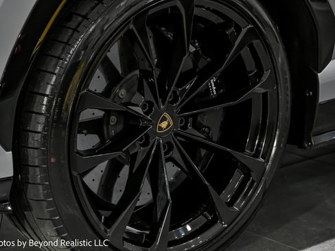 Used 2023 Lamborghini Urus S image 6