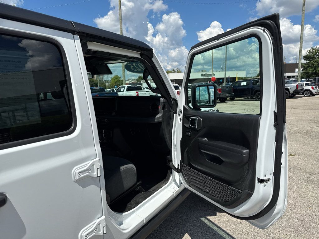 Used 2025 Jeep Wrangler Unlimited Rubicon AWD/4WD image 17