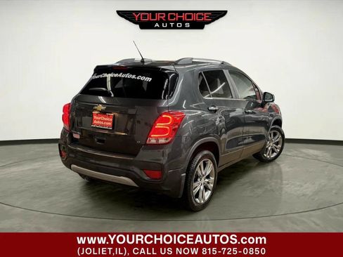 Used 2019 Chevrolet Trax LT w/ Sun & Sound Package image 5