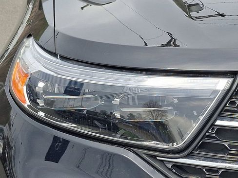 Used 2023 Ford Explorer XLT image 10