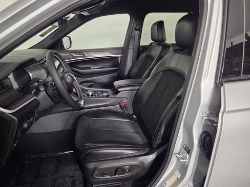 New 2026 Jeep Grand Cherokee Altitude RWD image 9