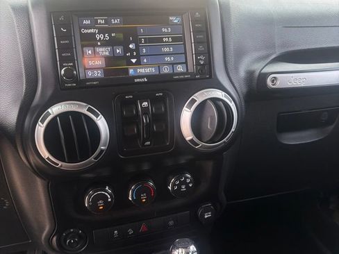Used 2016 Jeep Wrangler Unlimited Sahara AWD/4WD image 8