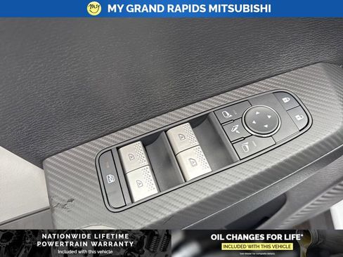 New 2026 Mitsubishi Outlander SE image 17