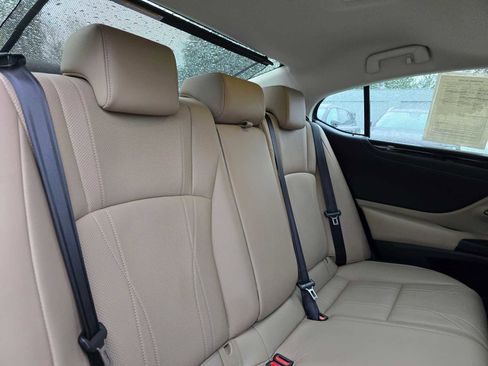 Used 2019 Lexus ES 300h image 14