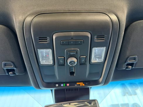 Used 2023 Chevrolet Suburban Premier AWD/4WD image 27
