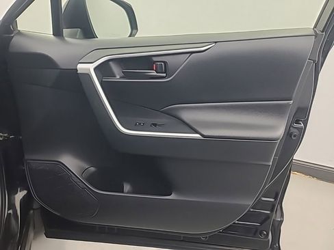 Used 2019 Toyota RAV4 LE w/ Carpet Mat Package AWD/4WD image 12