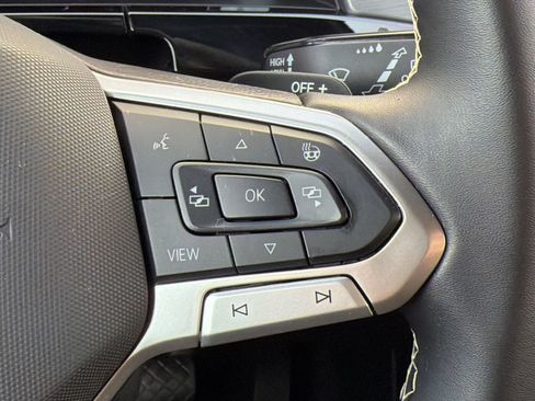 Used 2026 Volkswagen Atlas Cross Sport SE FWD image 19