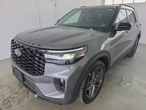 Used 2025 Ford Explorer ST-Line w/ ST-Line Street Pack AWD/4WD image 4