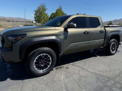 Used 2024 Toyota Tacoma TRD Off-Road w/ TRD Off Road Upgrade Package AWD/4WD image 4
