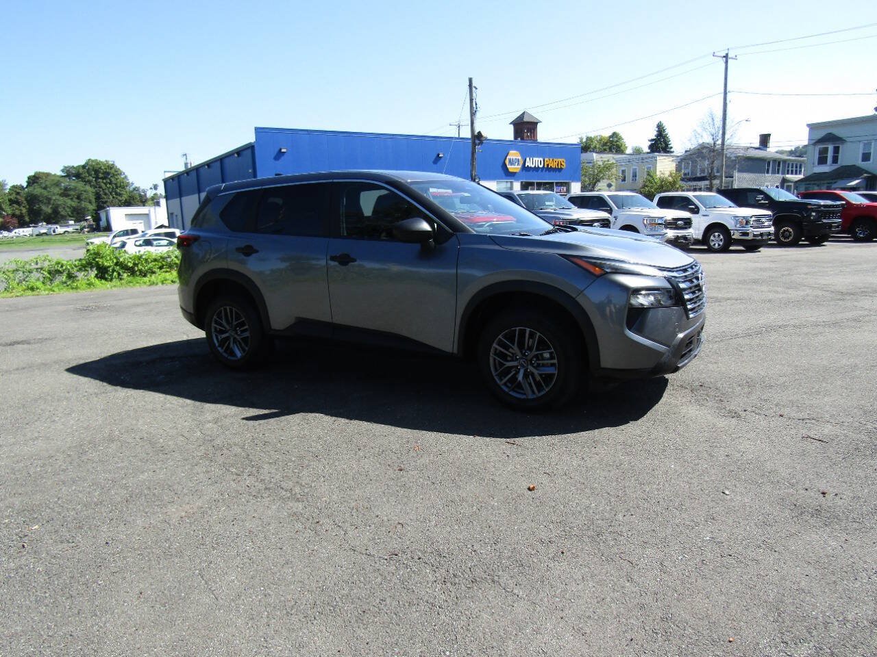Used 2024 Nissan Rogue S AWD/4WD image 10