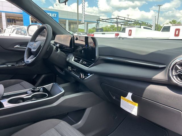 New 2026 Chevrolet Equinox LT FWD image 32