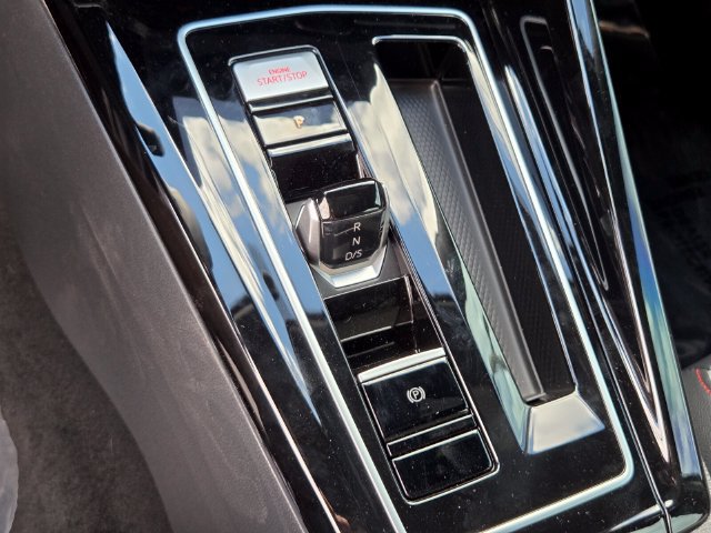 Certified 2025 Volkswagen GTI Autobahn FWD image 25