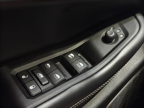 Used 2023 Jeep Grand Cherokee Limited w/ Luxury Tech Group II AWD/4WD image 35