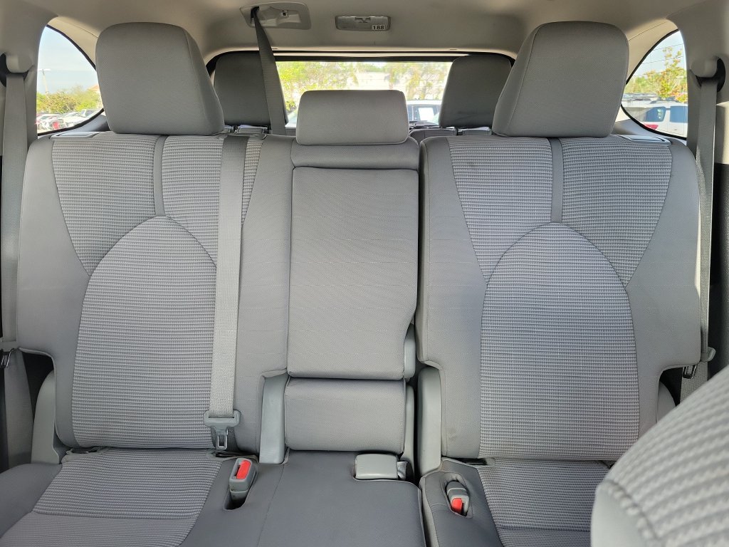 Used 2023 Toyota Highlander L FWD image 17